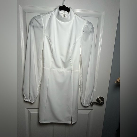 Lulus Exceptionally Flirty White Long Sleeve Backless Mini Dress Size XS NWOT - Picture 10 of 12